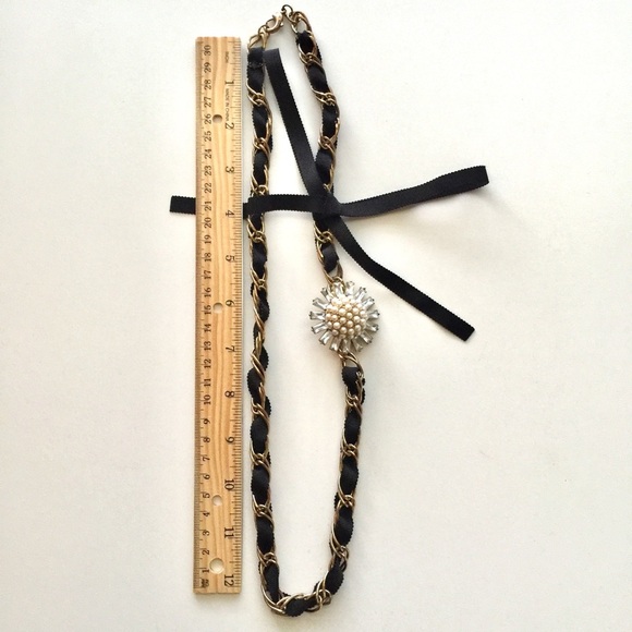 Gorgeous flower pendant necklace - Picture 6 of 8